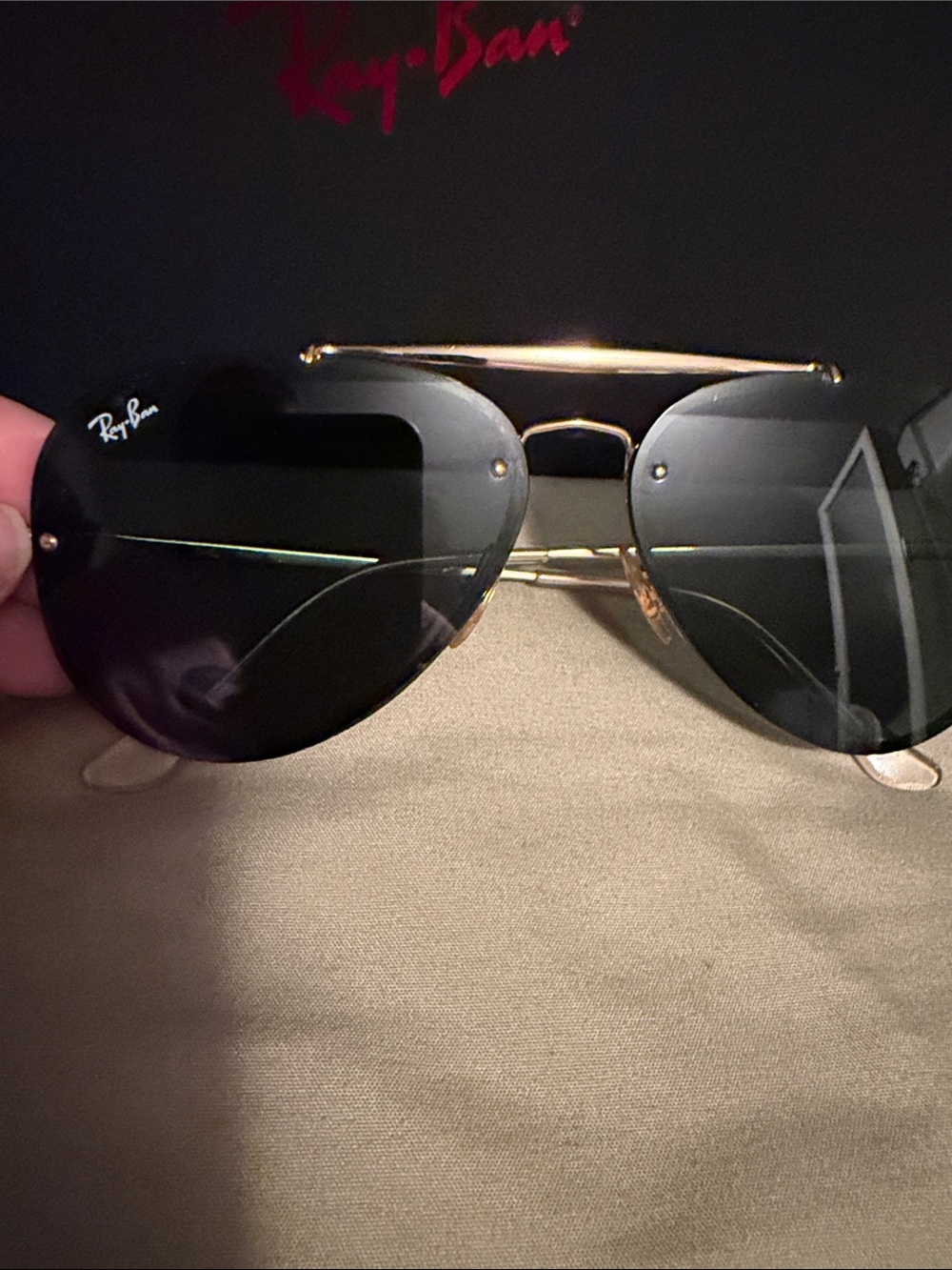 Ray-Ban Men’s / women’s Gold Frame Aviator Sunglasses with Black Lenses. Unisex - Picture 2 of 7